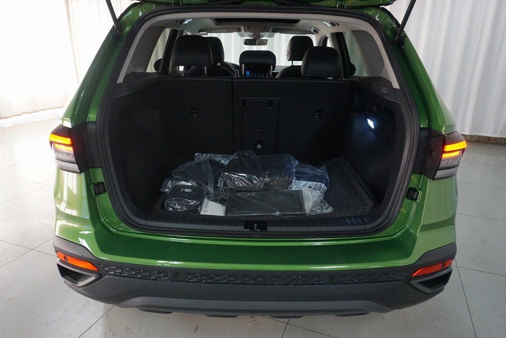 2025 Volkswagen Taos 1.5T SE Black