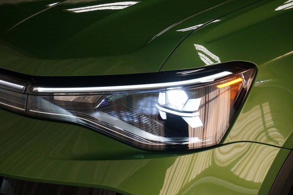 2025 Volkswagen Taos 1.5T SE Black