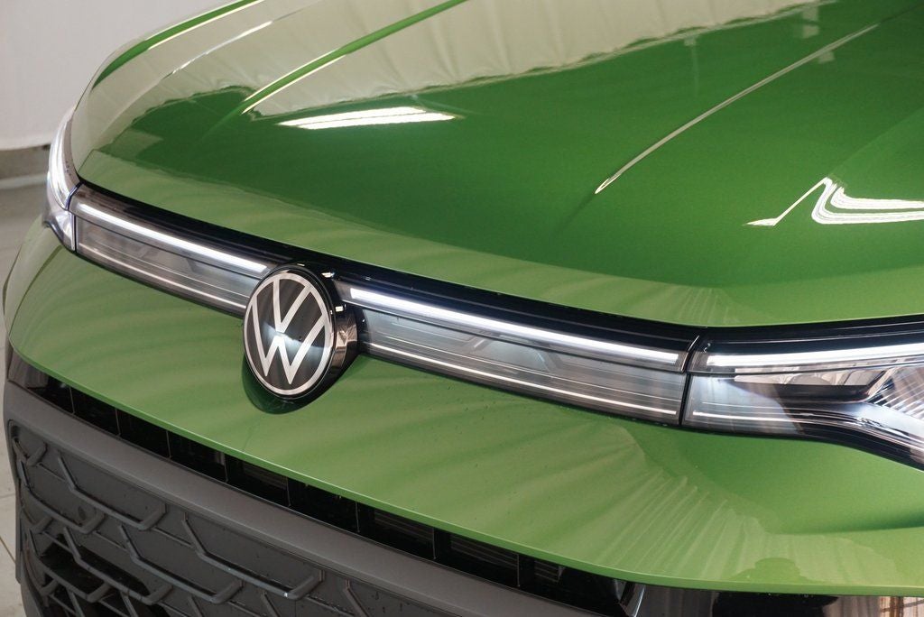 2025 Volkswagen Taos 1.5T SE Black