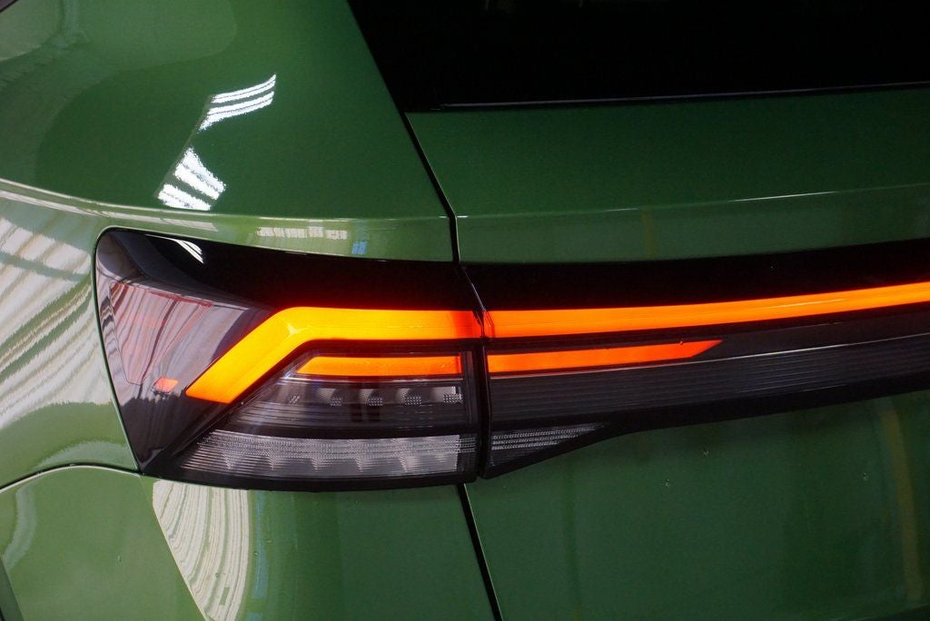 2025 Volkswagen Taos 1.5T SE Black