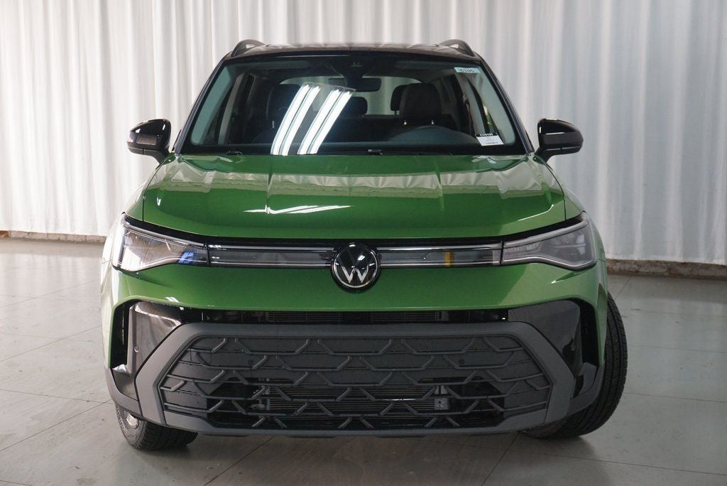 2025 Volkswagen Taos 1.5T SE Black