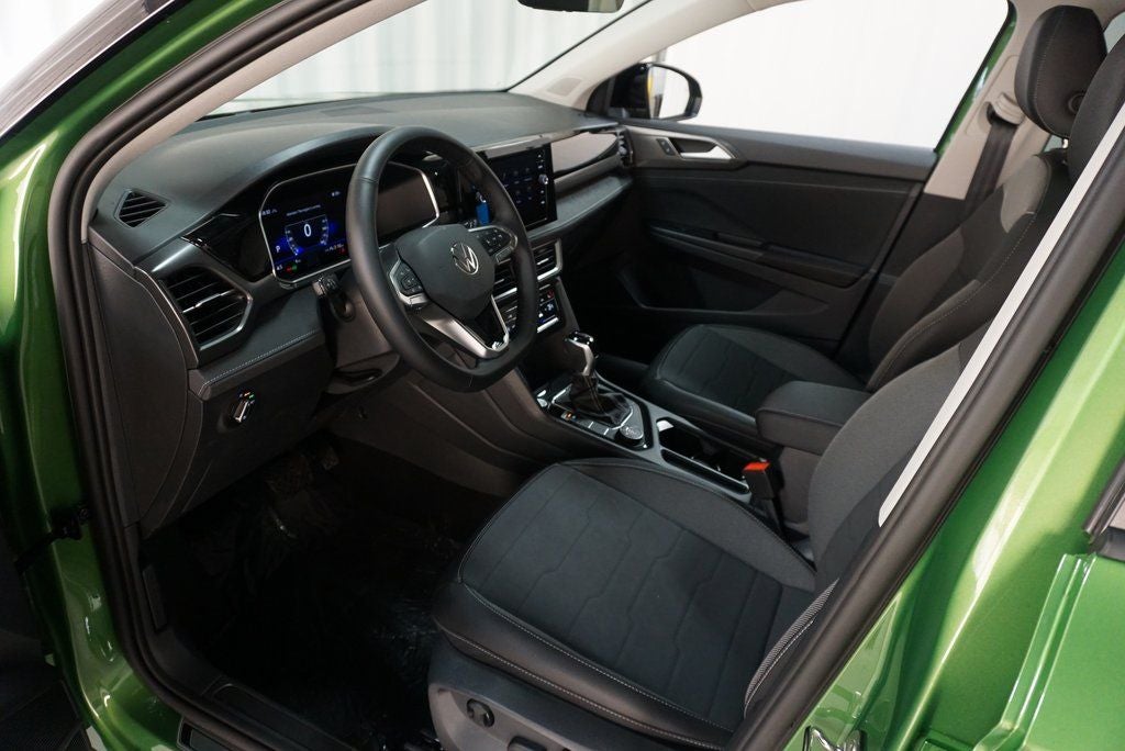 2025 Volkswagen Taos 1.5T SE Black