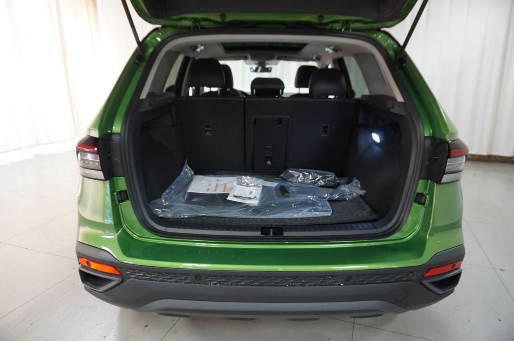 2026 Volkswagen Taos 1.5T SE Black
