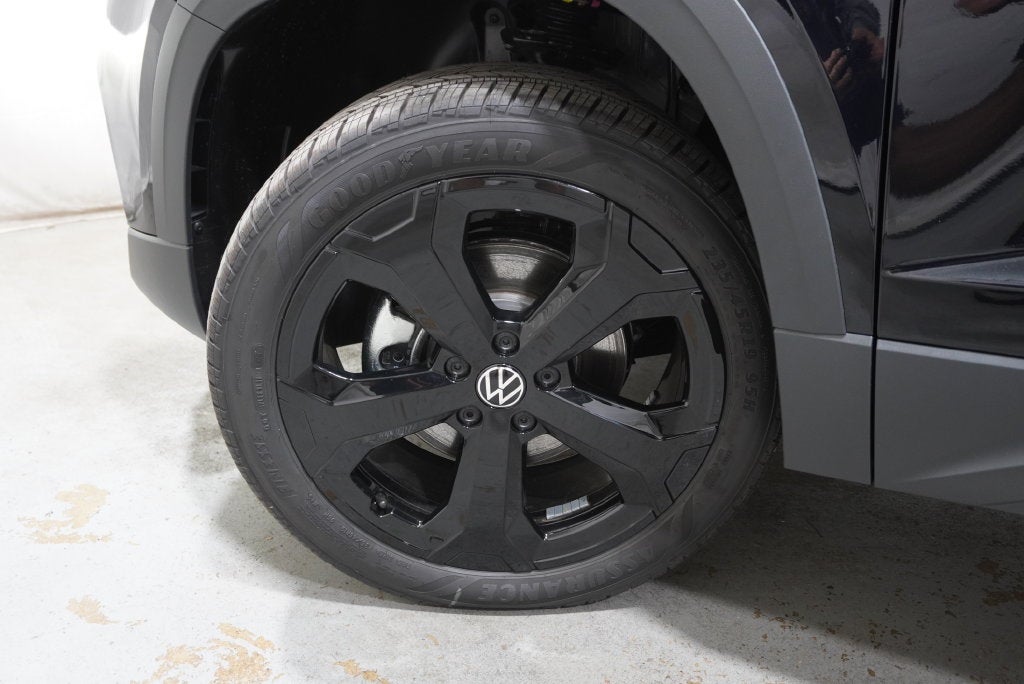 2027 Volkswagen Taos 1.5T SE Black