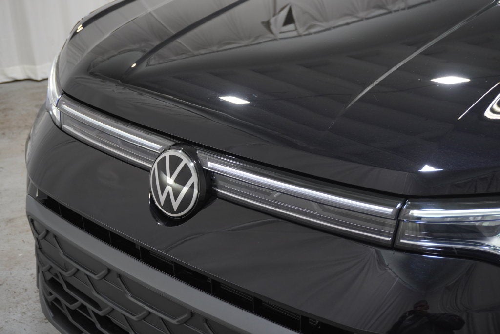 2027 Volkswagen Taos 1.5T SE Black