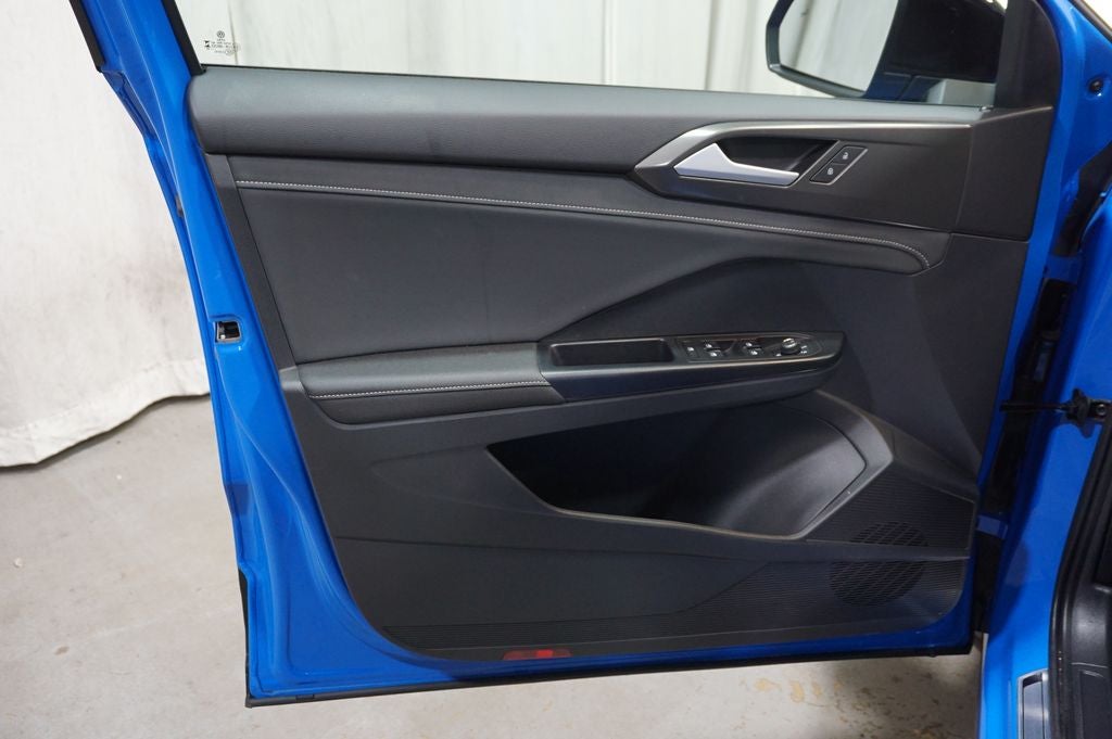 2025 Volkswagen Taos 1.5T SE Black