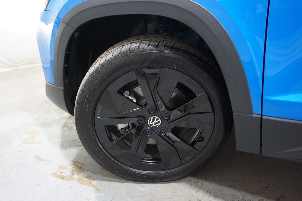 2025 Volkswagen Taos 1.5T SE Black