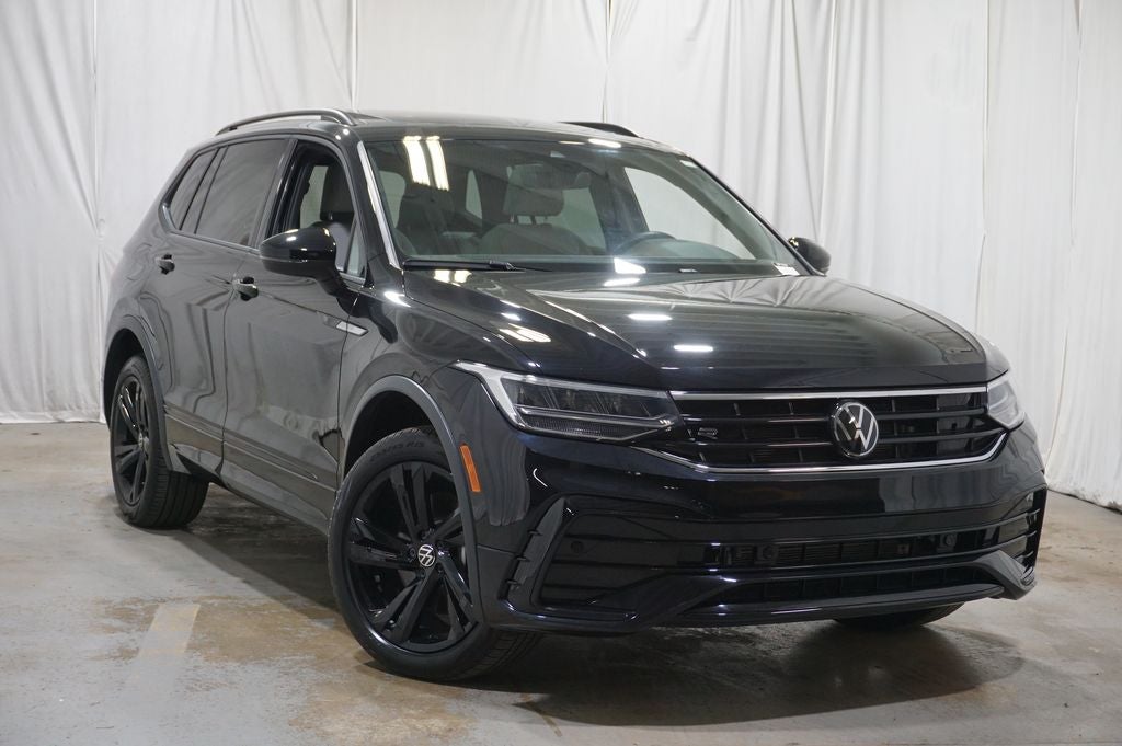 2024 Volkswagen Tiguan 2.0T SE R-Line Black