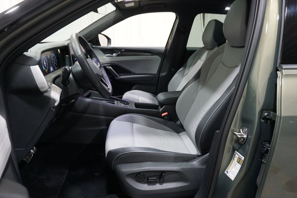 2025 Volkswagen Tiguan 2.0T SE R-Line Black