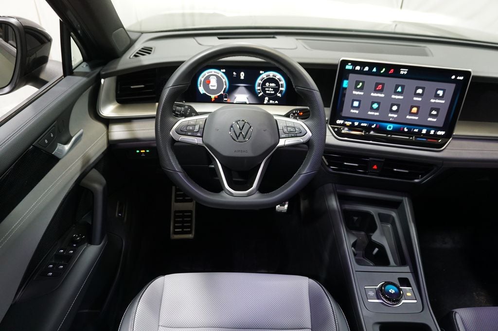 2025 Volkswagen Tiguan 2.0T SE R-Line Black