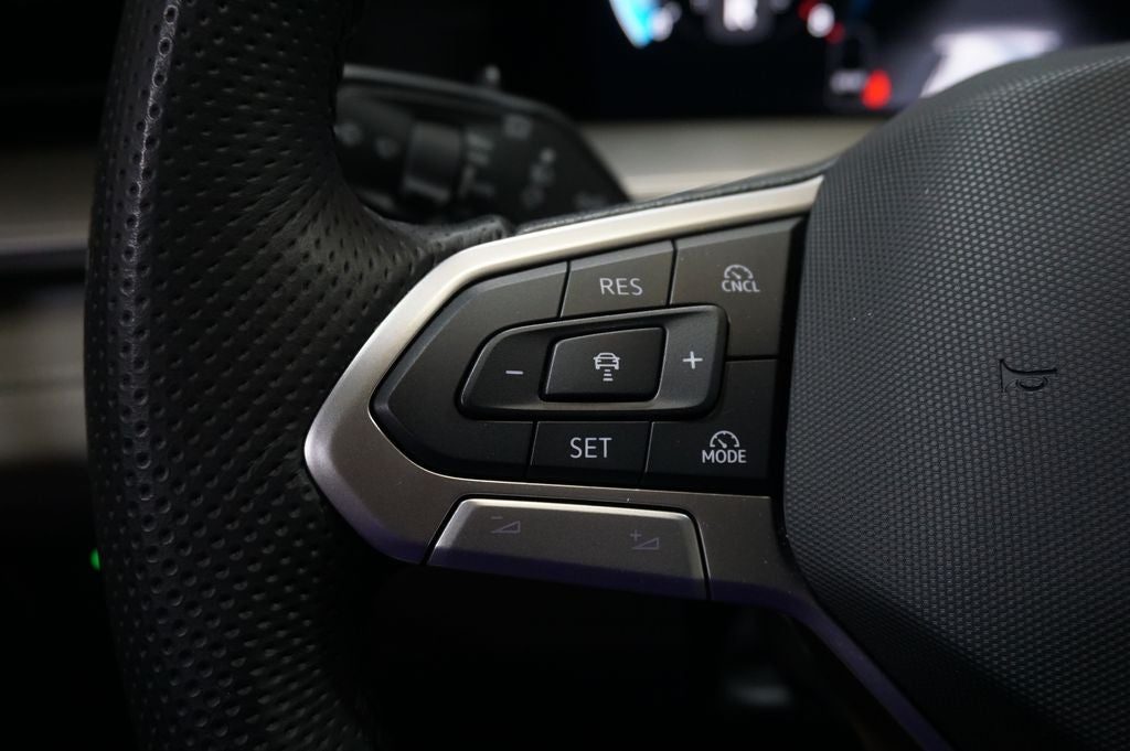2025 Volkswagen Tiguan 2.0T SE R-Line Black
