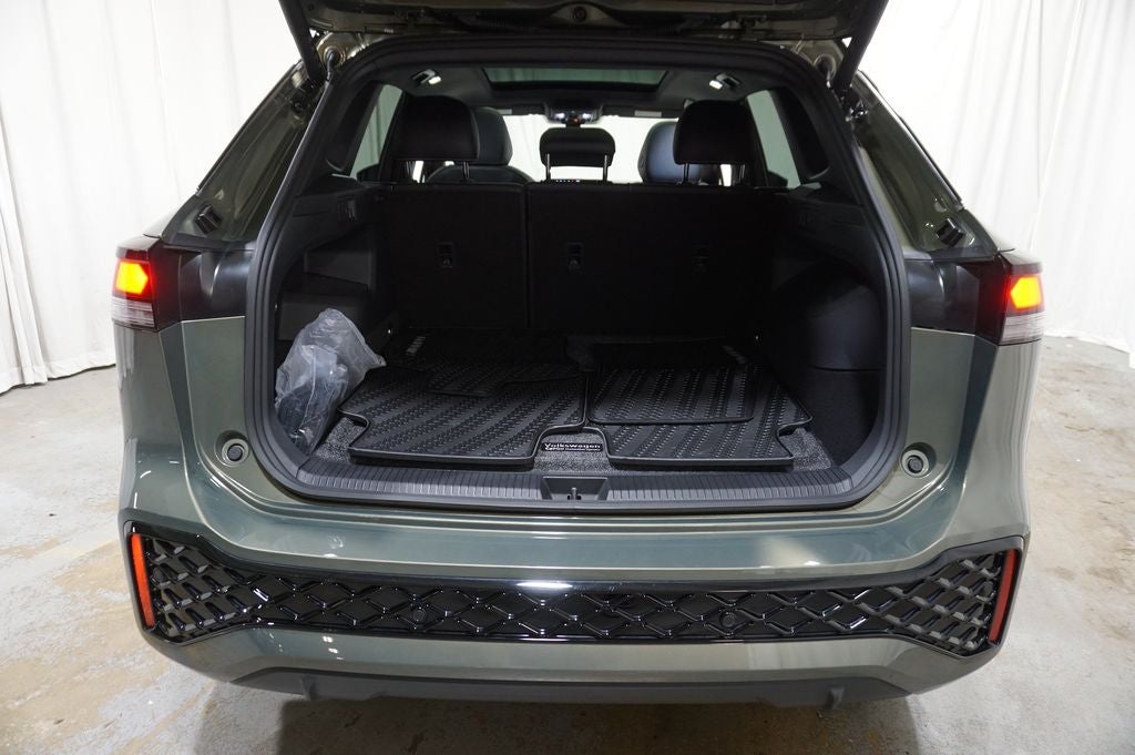 2025 Volkswagen Tiguan 2.0T SE R-Line Black