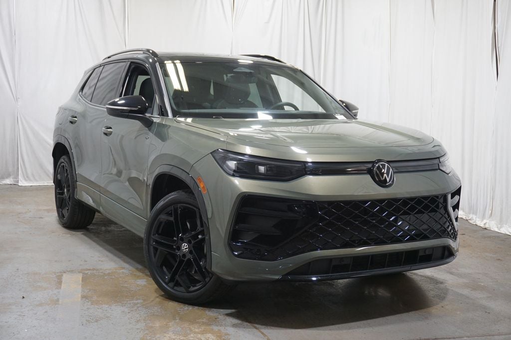 2025 Volkswagen Tiguan 2.0T SE R-Line Black