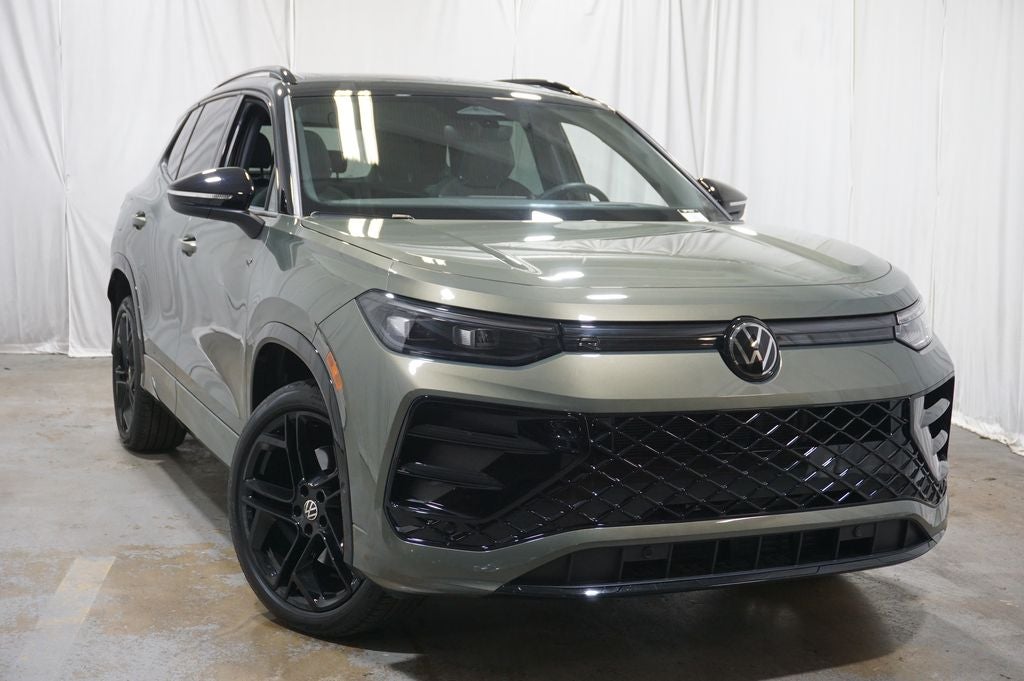 2025 Volkswagen Tiguan 2.0T SE R-Line Black