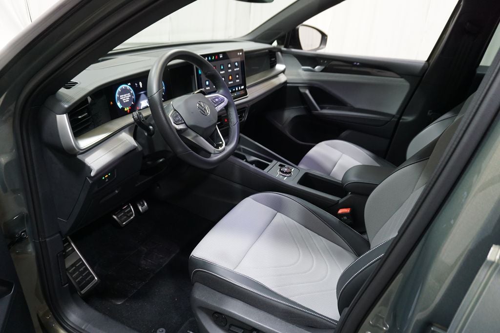 2025 Volkswagen Tiguan 2.0T SE R-Line Black