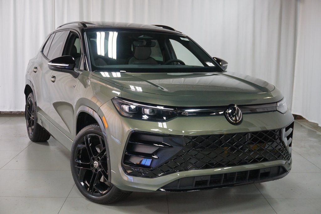 2026 Volkswagen Tiguan 2.0T SE R-Line Black