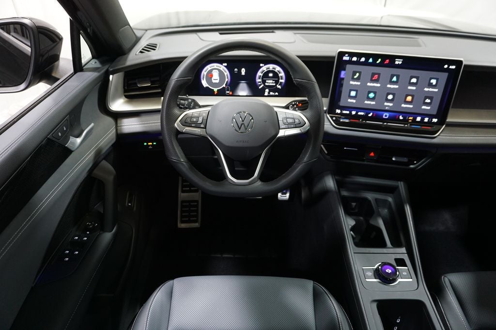 2025 Volkswagen Tiguan 2.0T SE R-Line Black