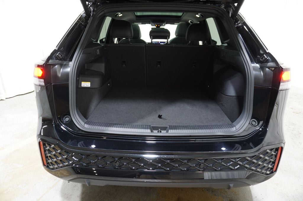2025 Volkswagen Tiguan 2.0T SE R-Line Black