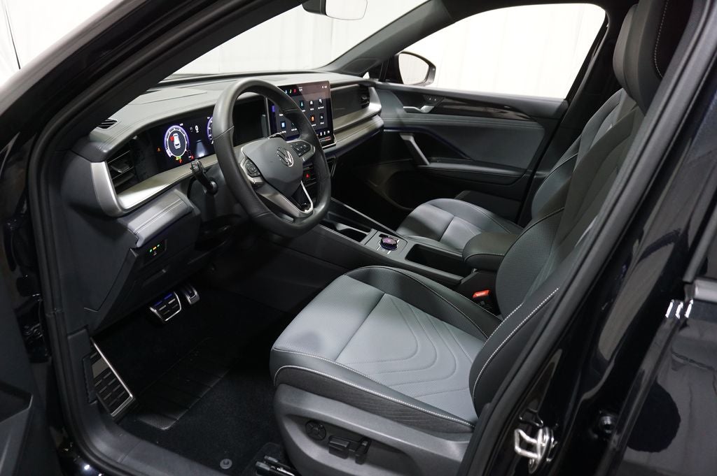 2025 Volkswagen Tiguan 2.0T SE R-Line Black