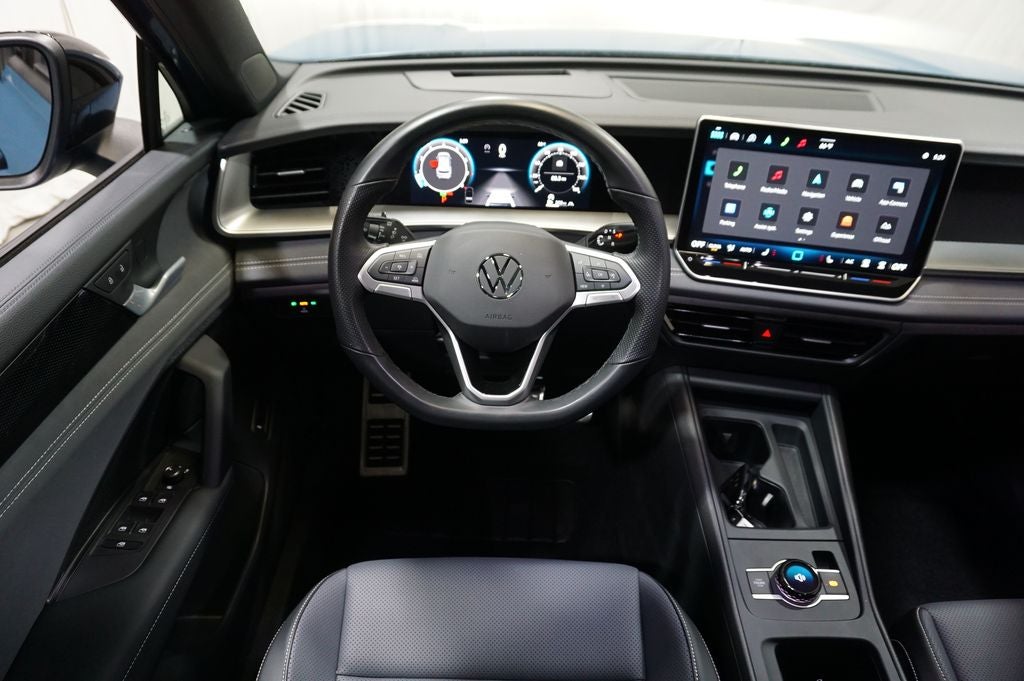 2025 Volkswagen Tiguan 2.0T SE R-Line Black