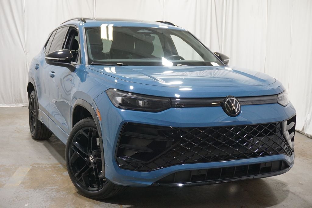 2025 Volkswagen Tiguan 2.0T SE R-Line Black