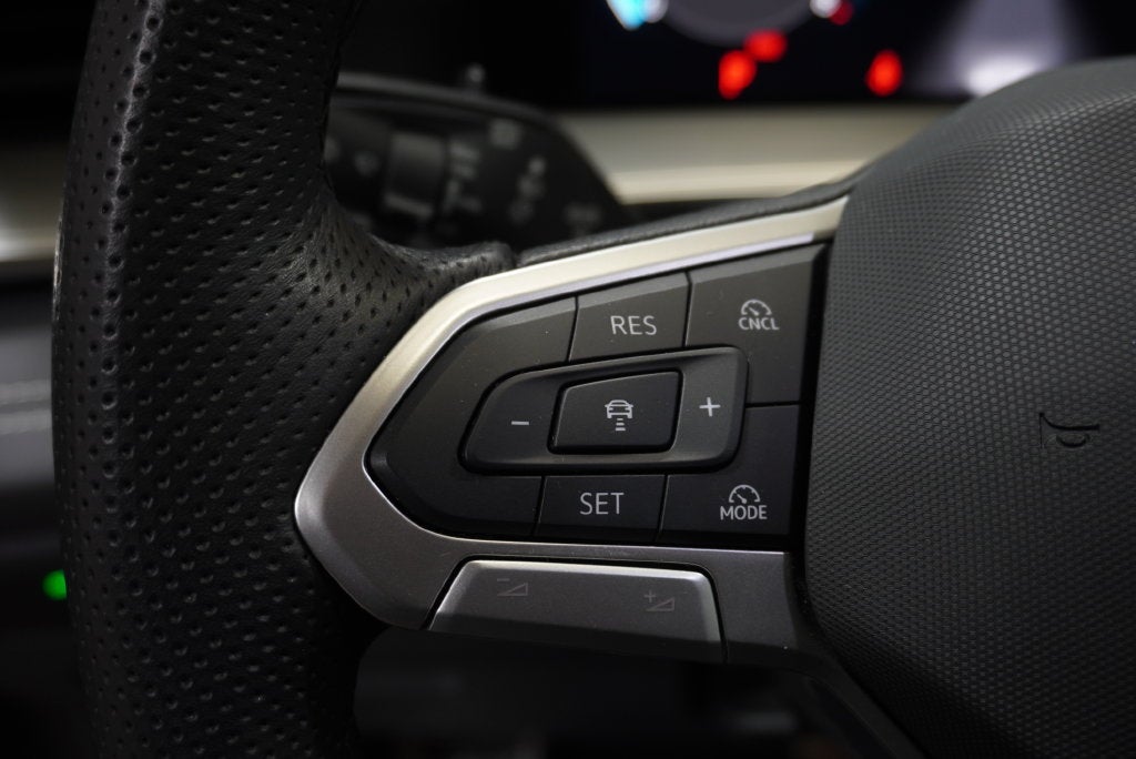 2025 Volkswagen Tiguan 2.0T SE R-Line Black
