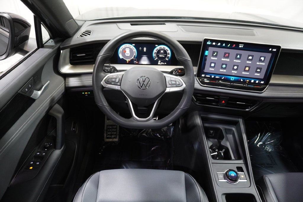 2025 Volkswagen Tiguan 2.0T SE R-Line Black