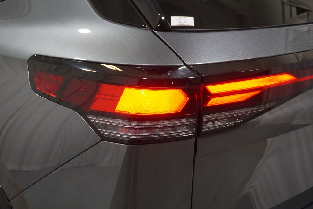 2025 Volkswagen Tiguan 2.0T SE R-Line Black