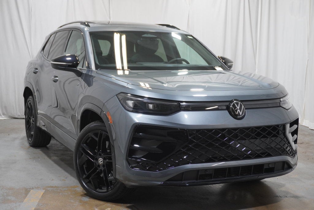 2025 Volkswagen Tiguan 2.0T SE R-Line Black