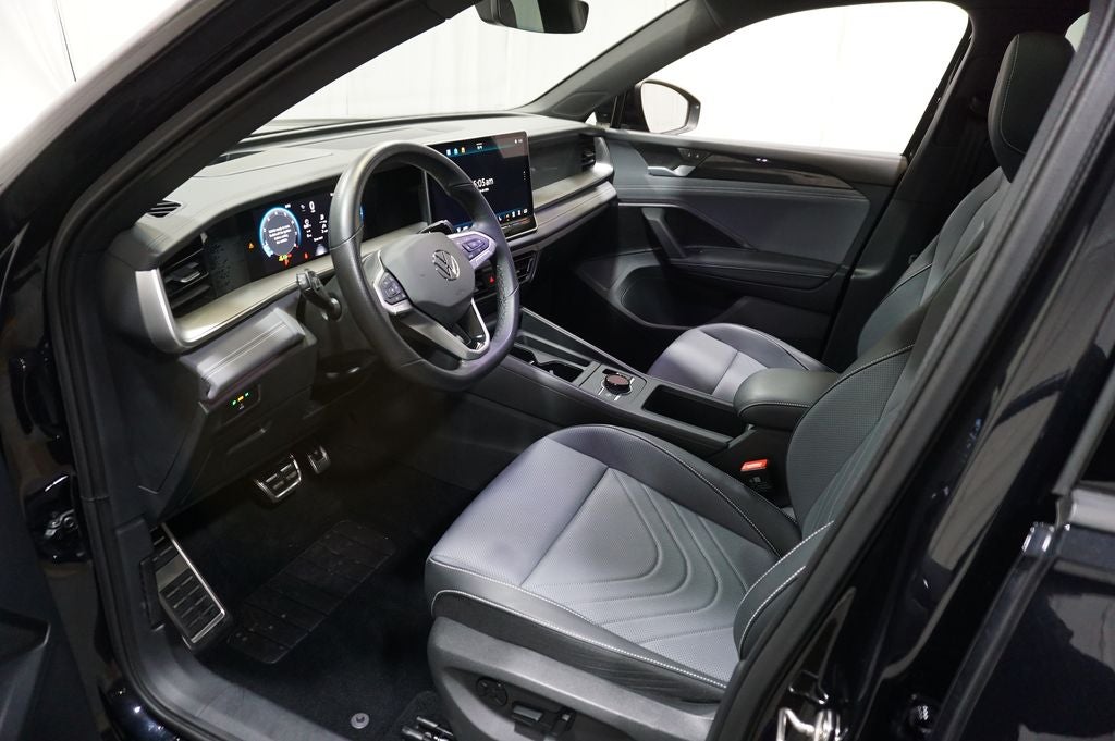 2025 Volkswagen Tiguan 2.0T SE R-Line Black