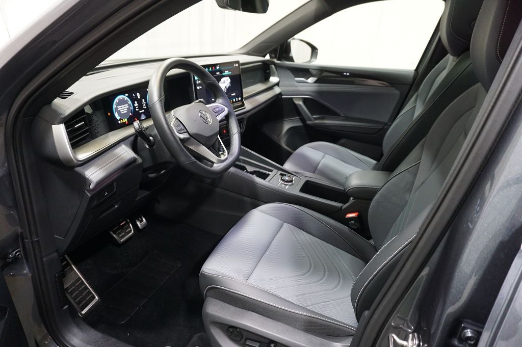 2025 Volkswagen Tiguan 2.0T SE R-Line Black