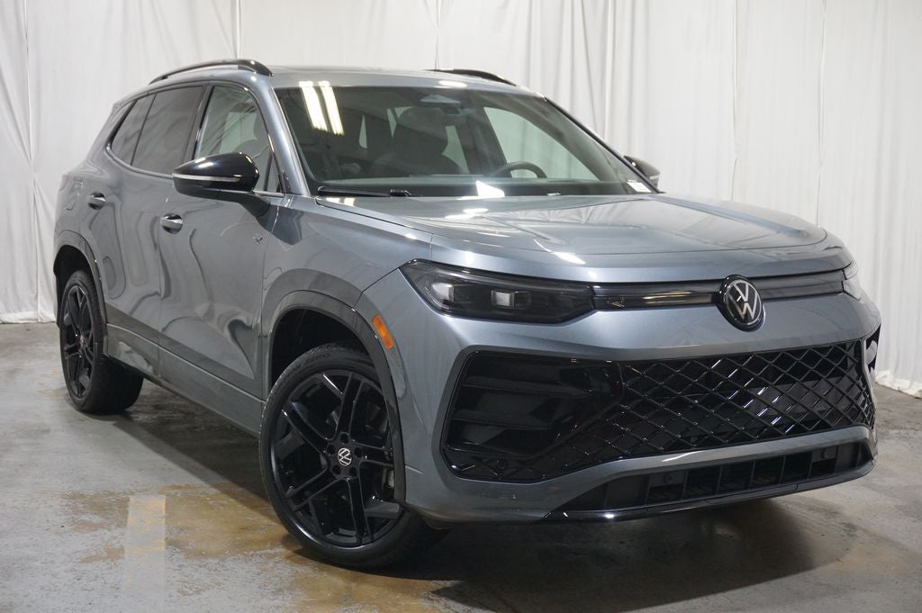 2025 Volkswagen Tiguan 2.0T SE R-Line Black