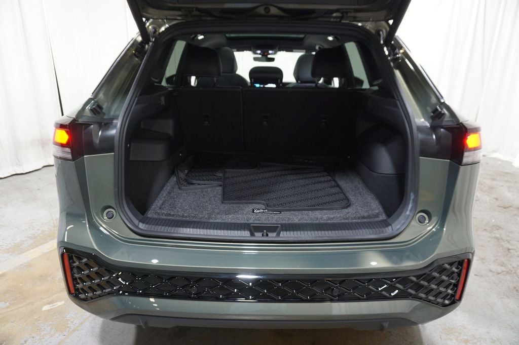 2025 Volkswagen Tiguan 2.0T SE R-Line Black