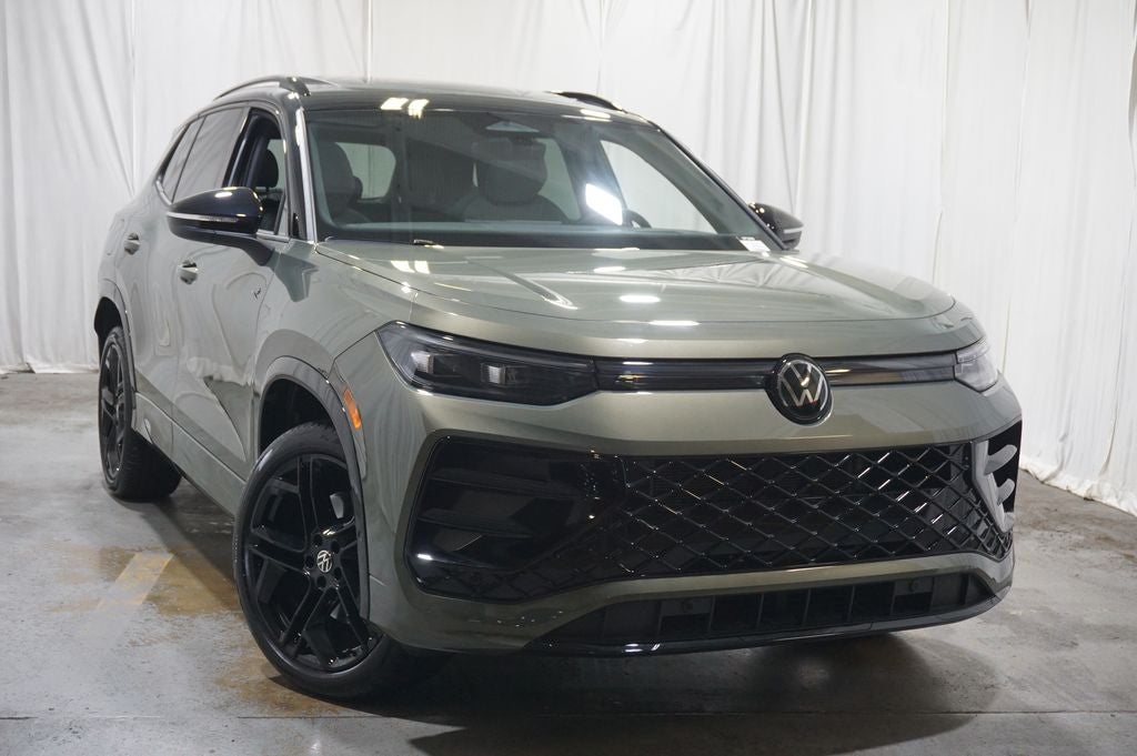 2025 Volkswagen Tiguan 2.0T SE R-Line Black