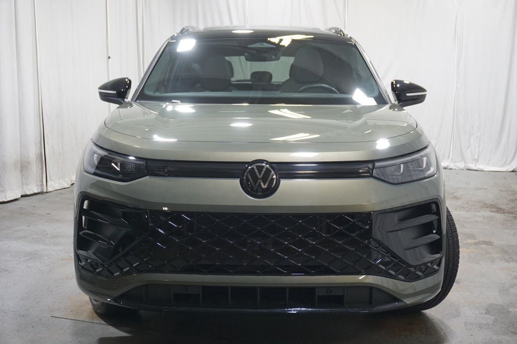 2025 Volkswagen Tiguan 2.0T SE R-Line Black