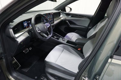 2025 Volkswagen Tiguan 2.0T SE R-Line Black