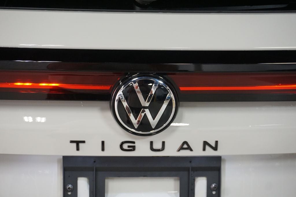 2026 Volkswagen Tiguan 2.0T SE R-Line Black