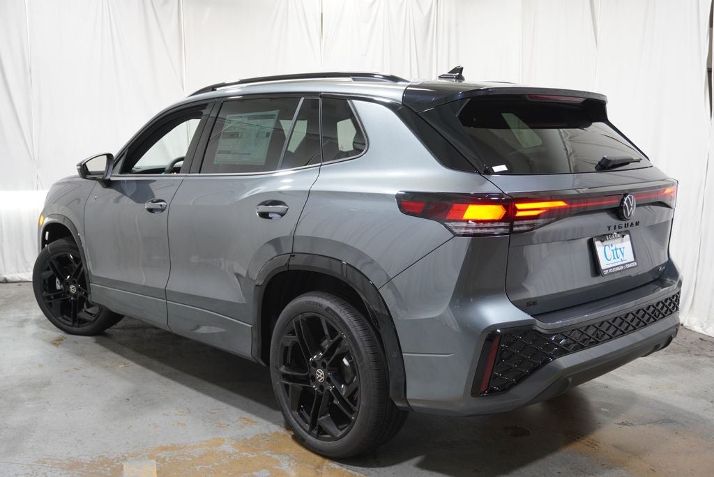 2026 Volkswagen Tiguan 2.0T SE R-Line Black