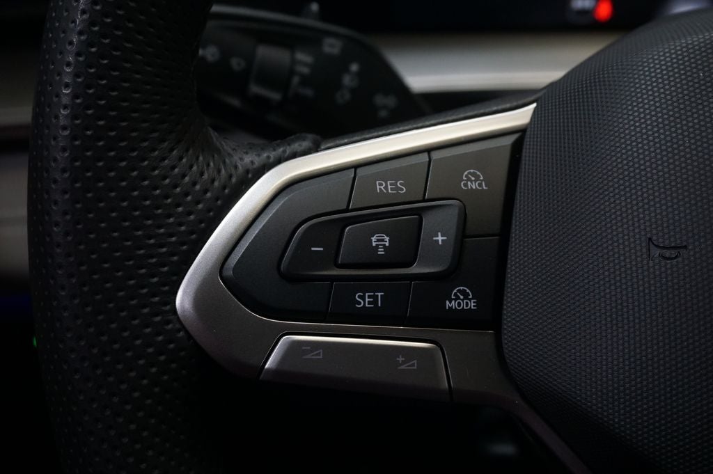 2025 Volkswagen Tiguan 2.0T SE R-Line Black