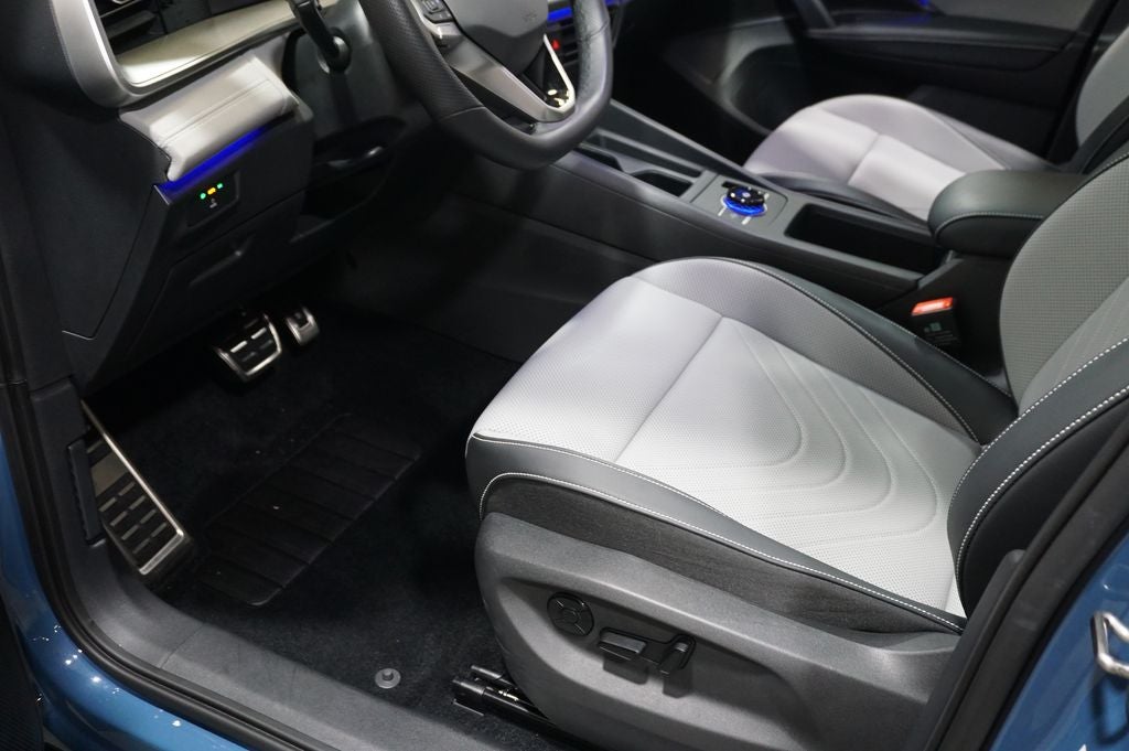 2025 Volkswagen Tiguan 2.0T SE R-Line Black