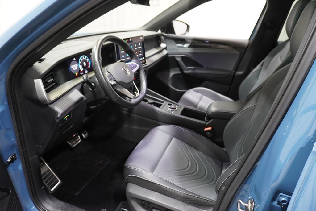 2025 Volkswagen Tiguan 2.0T SE R-Line Black
