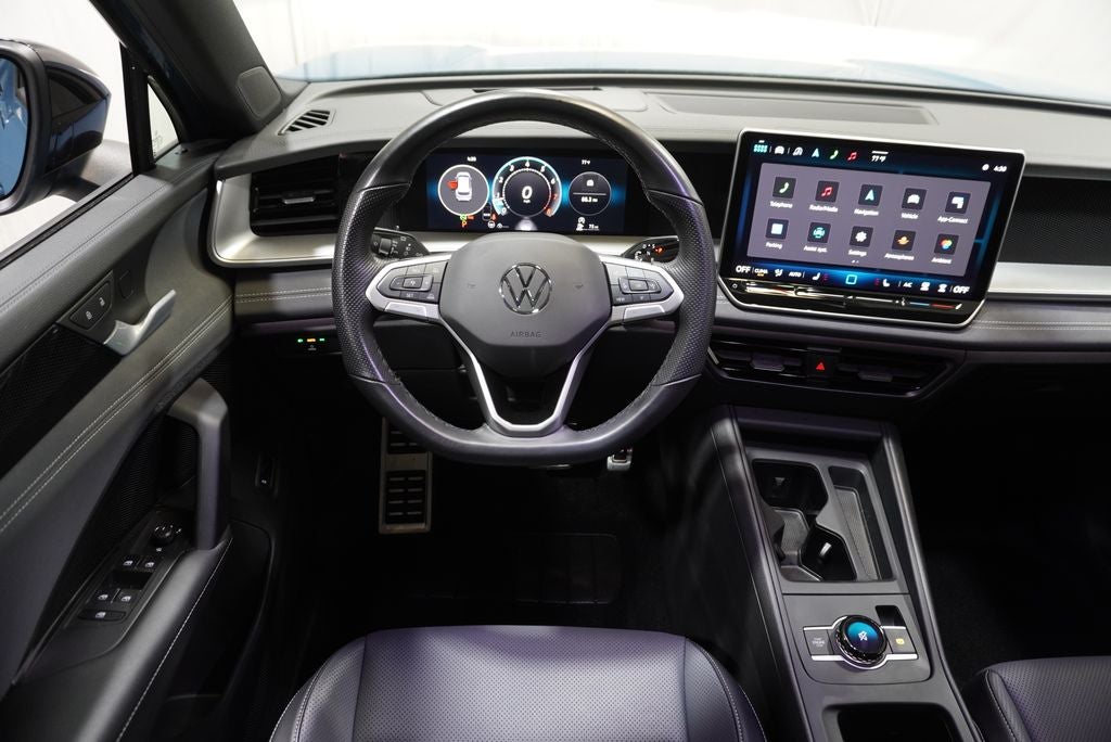 2025 Volkswagen Tiguan 2.0T SE R-Line Black
