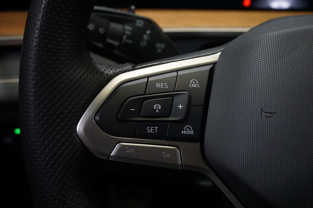 2025 Volkswagen Tiguan 2.0T SEL R-Line