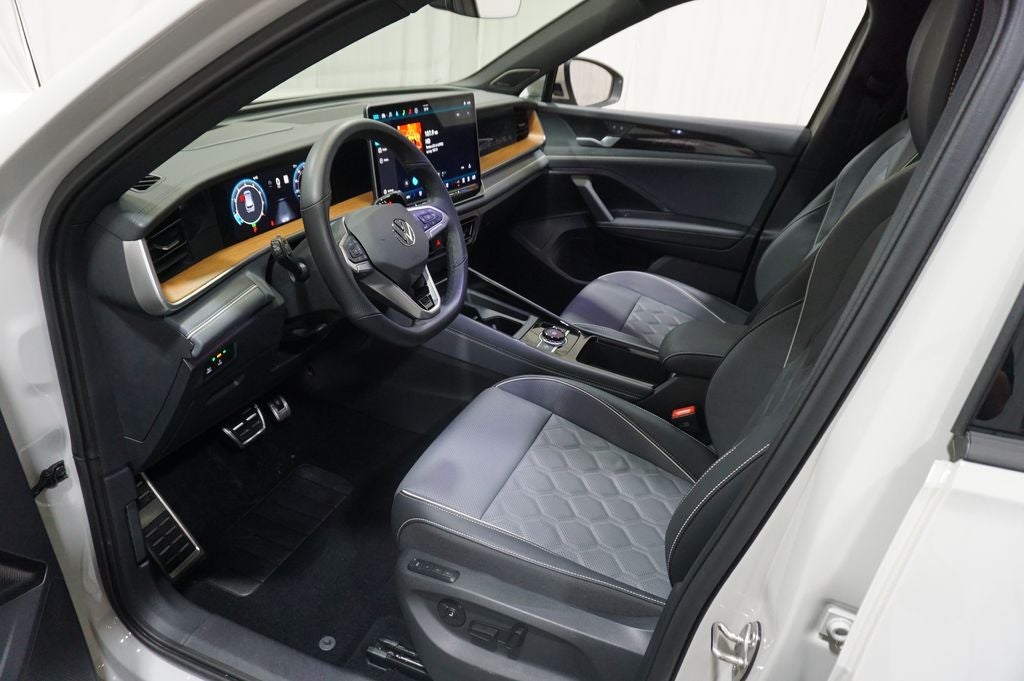 2025 Volkswagen Tiguan 2.0T SEL R-Line