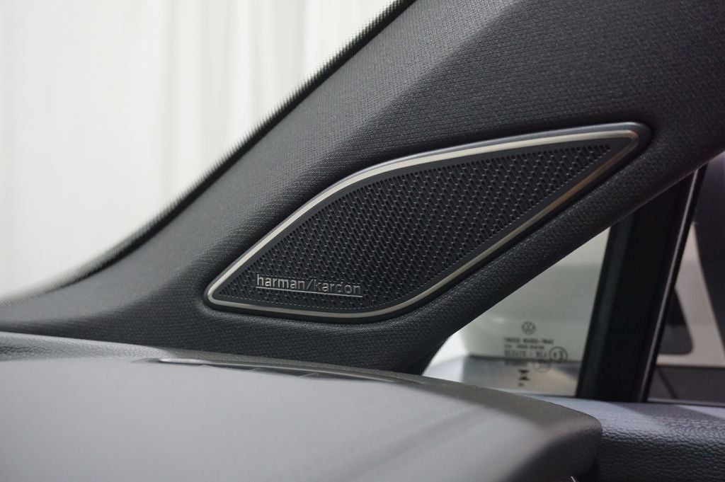 2025 Volkswagen Tiguan 2.0T SEL R-Line
