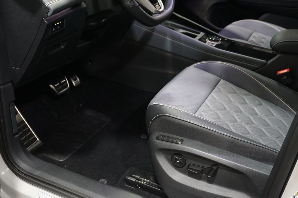 2025 Volkswagen Tiguan 2.0T SEL R-Line