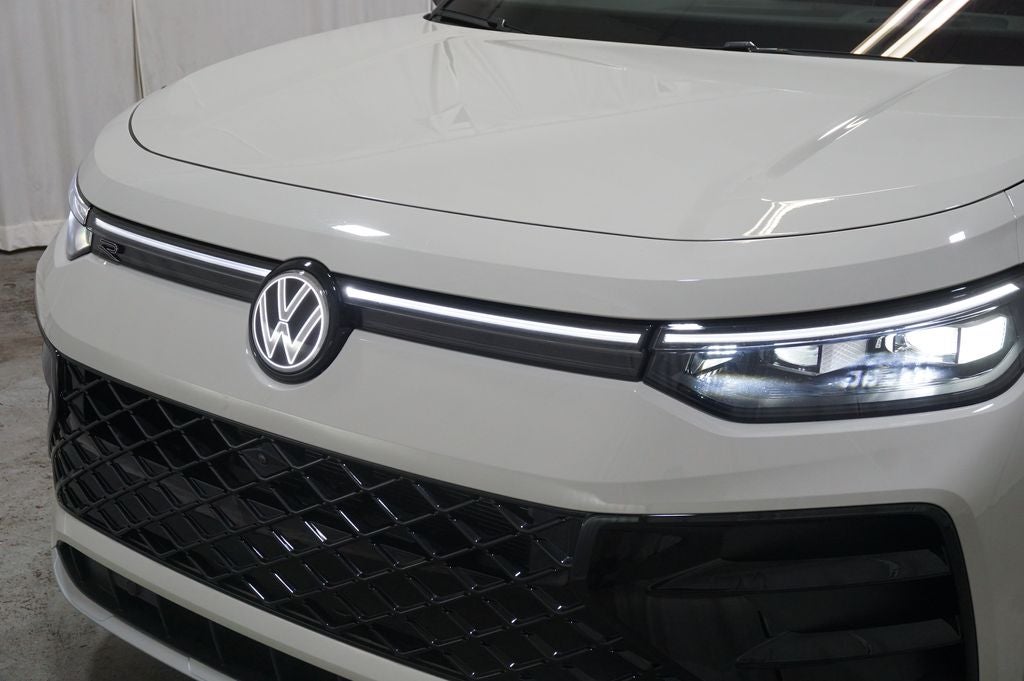 2025 Volkswagen Tiguan 2.0T SEL R-Line