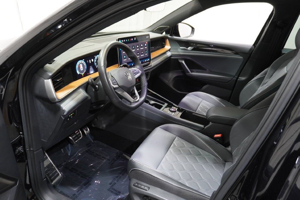 2025 Volkswagen Tiguan 2.0T SEL R-Line