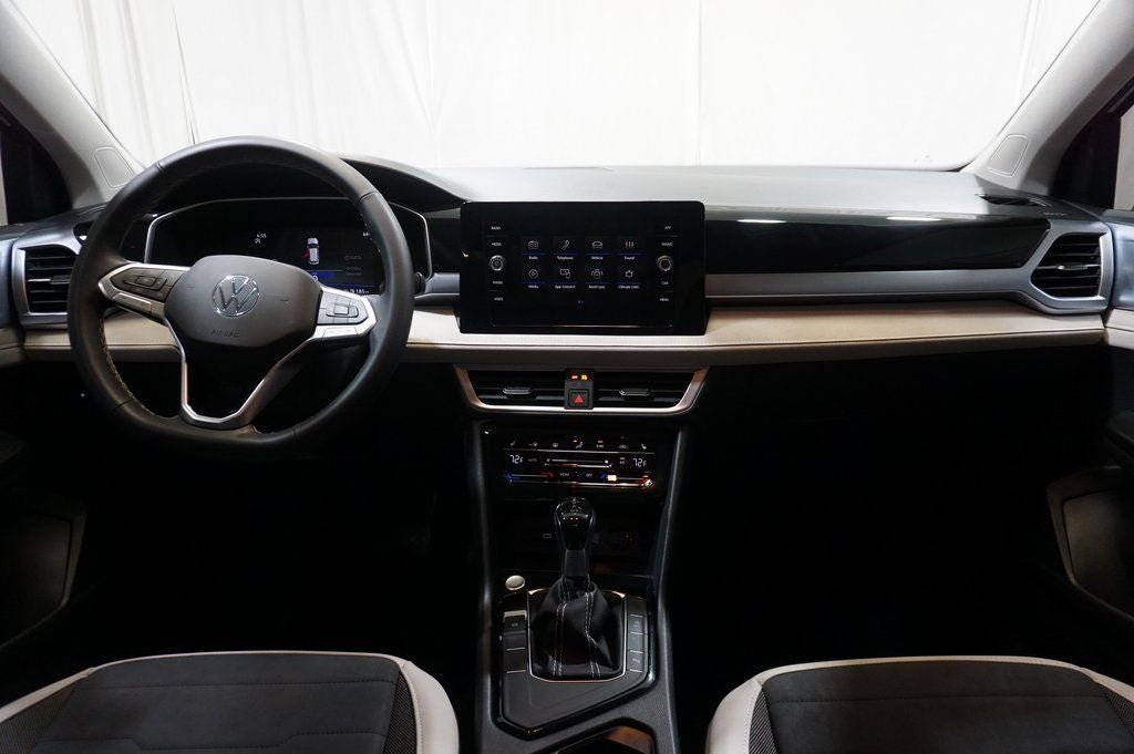 2025 Volkswagen Taos 1.5T SE