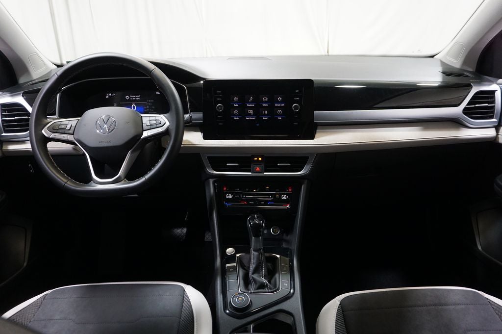 2025 Volkswagen Taos 1.5T SE